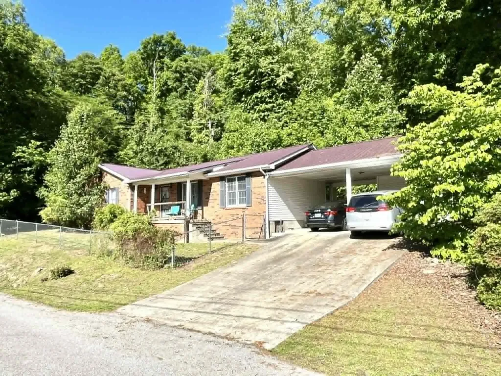106 Hickory Hills Loyall KY 40854