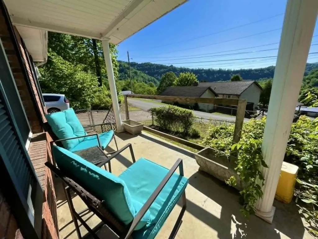 106 Hickory Hills Loyall KY 40854