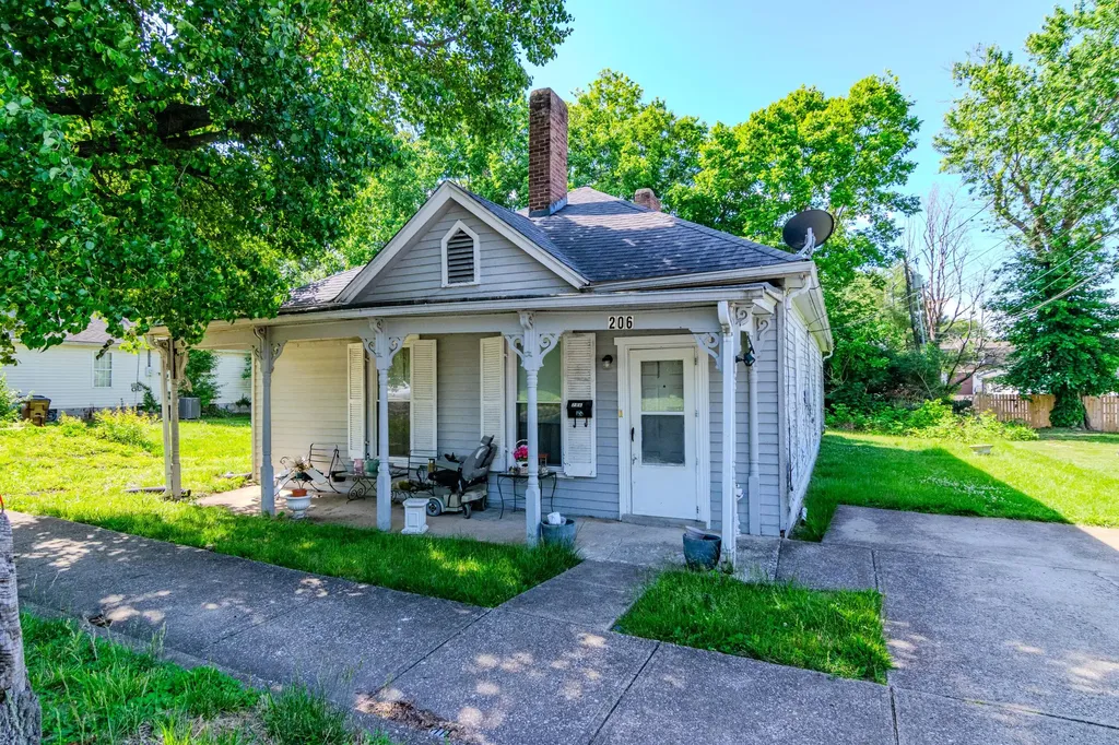 206 E Green Street Versailles KY 40383