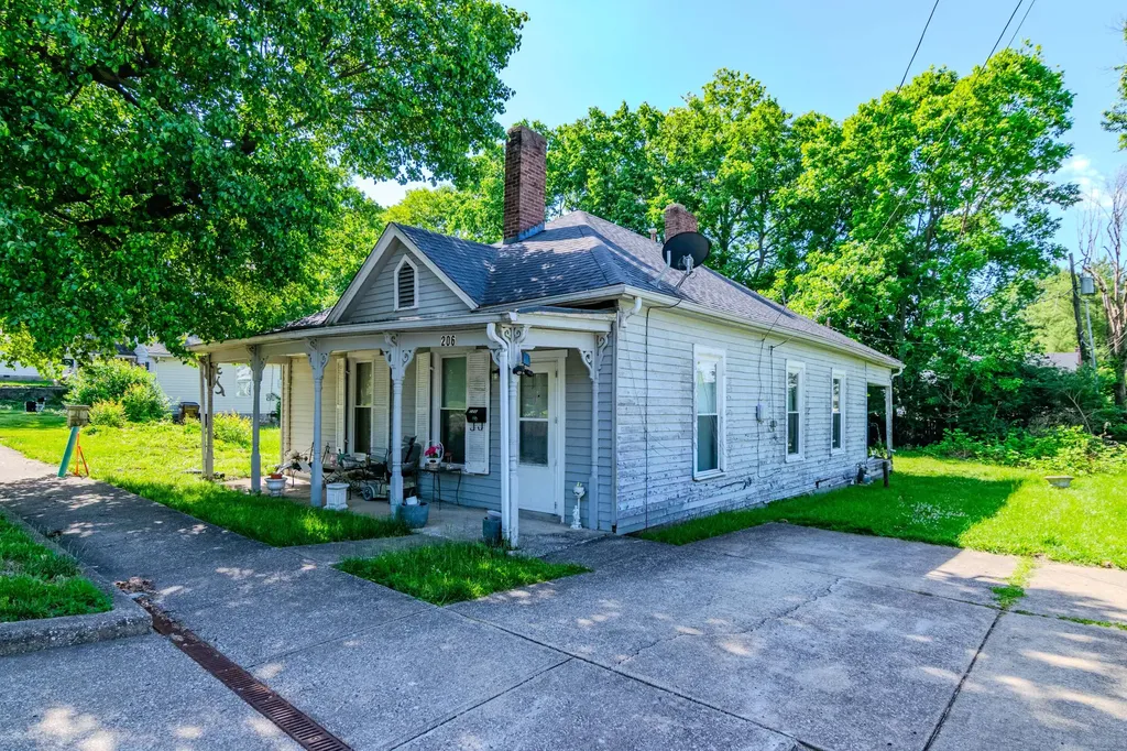 206 E Green Street Versailles KY 40383