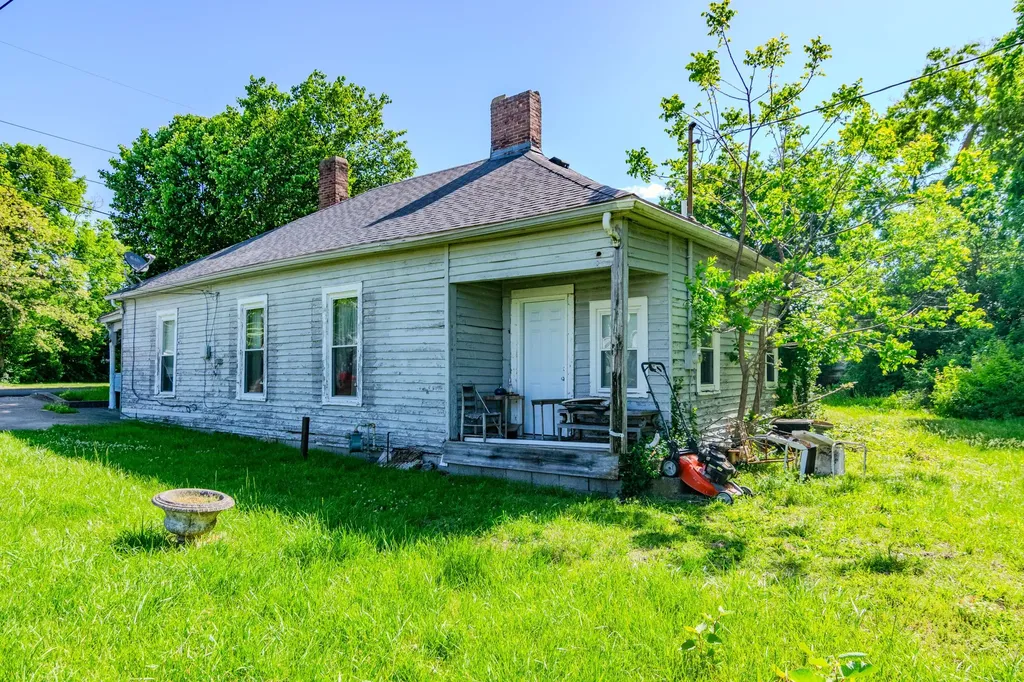 206 E Green Street Versailles KY 40383