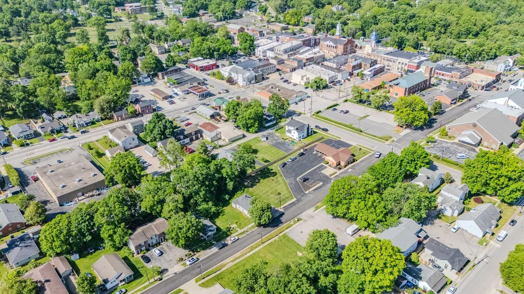 206 E Green Street Versailles KY 40383