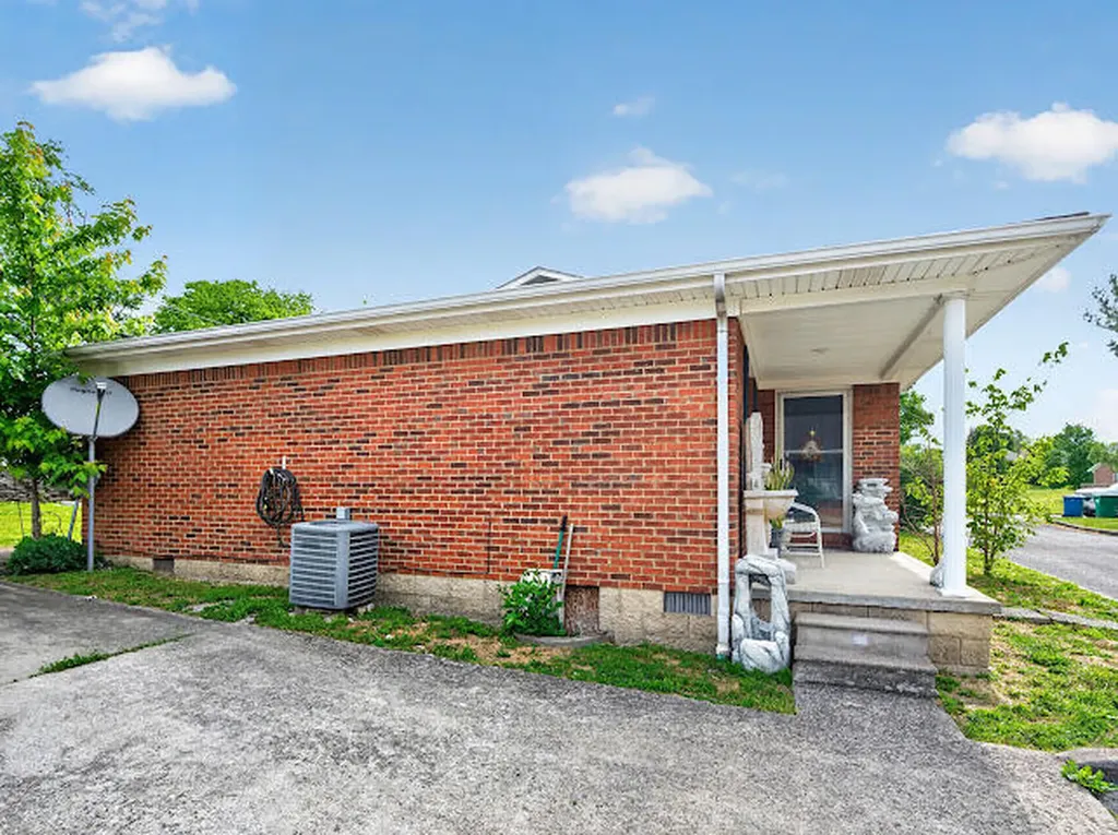 702-728 Parkway Avenue Harrodsburg KY 40330