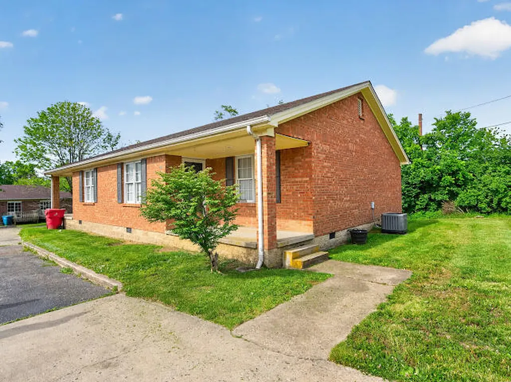 702-728 Parkway Avenue Harrodsburg KY 40330