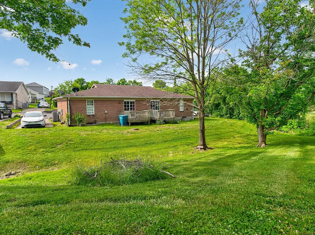 702-728 Parkway Avenue Harrodsburg KY 40330