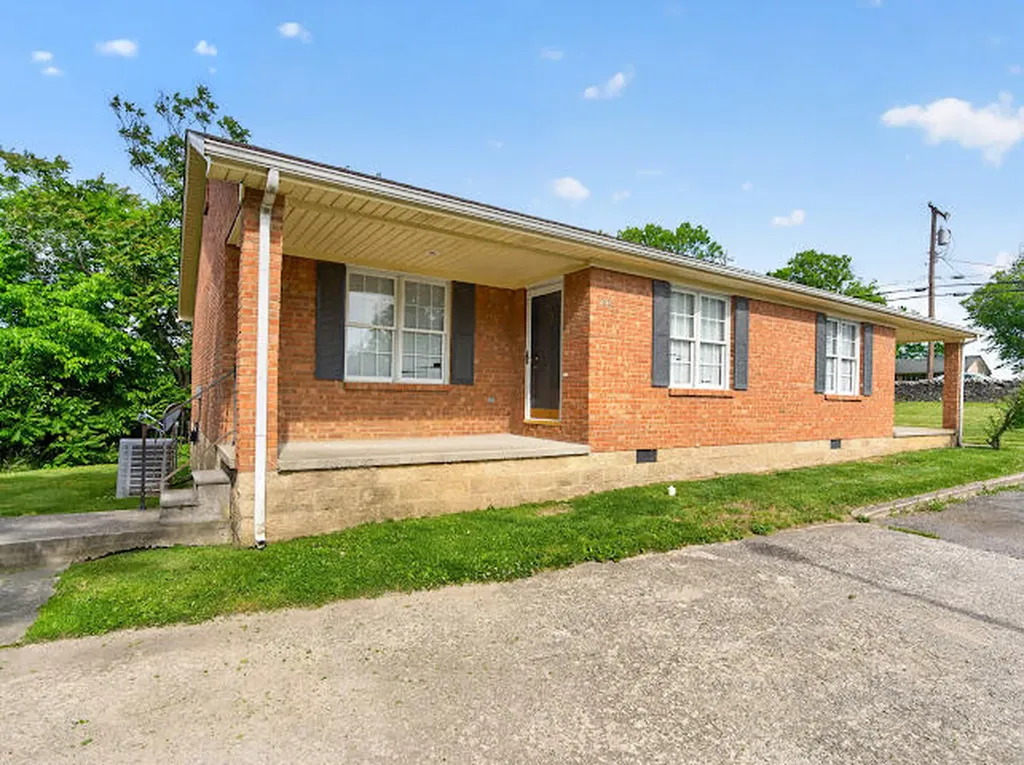 702-728 Parkway Avenue Harrodsburg KY 40330