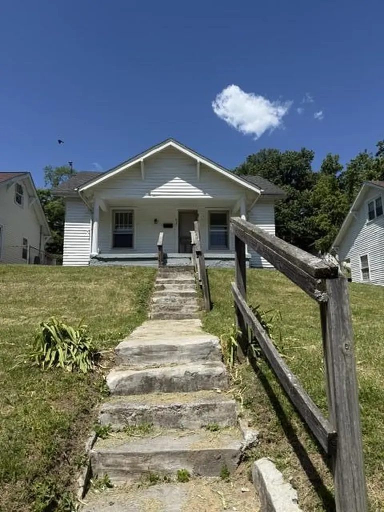 814 Holmes Street Frankfort KY 40601
