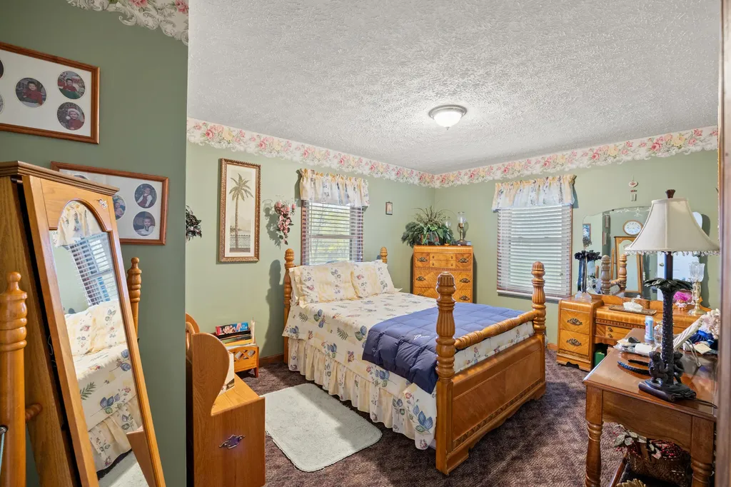 1518 Oakland Lane Harrodsburg KY 40330