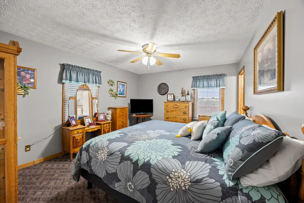 1518 Oakland Lane Harrodsburg KY 40330