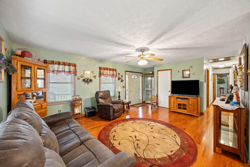 1518 Oakland Lane Harrodsburg KY 40330