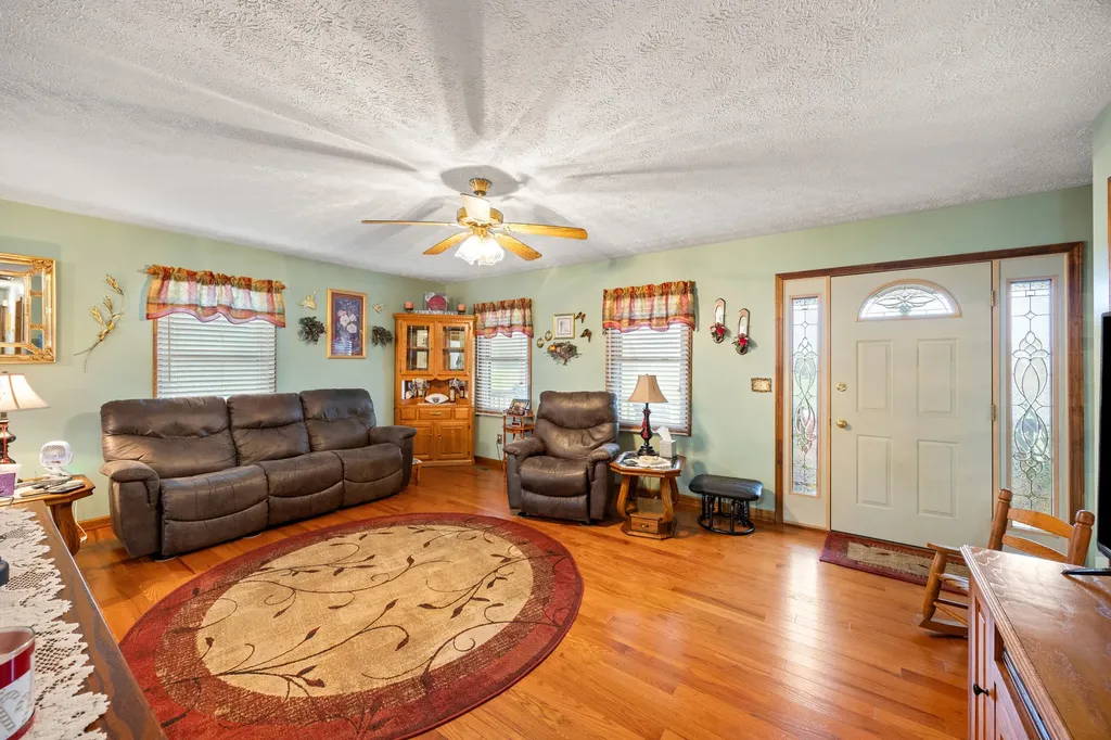 1518 Oakland Lane Harrodsburg KY 40330