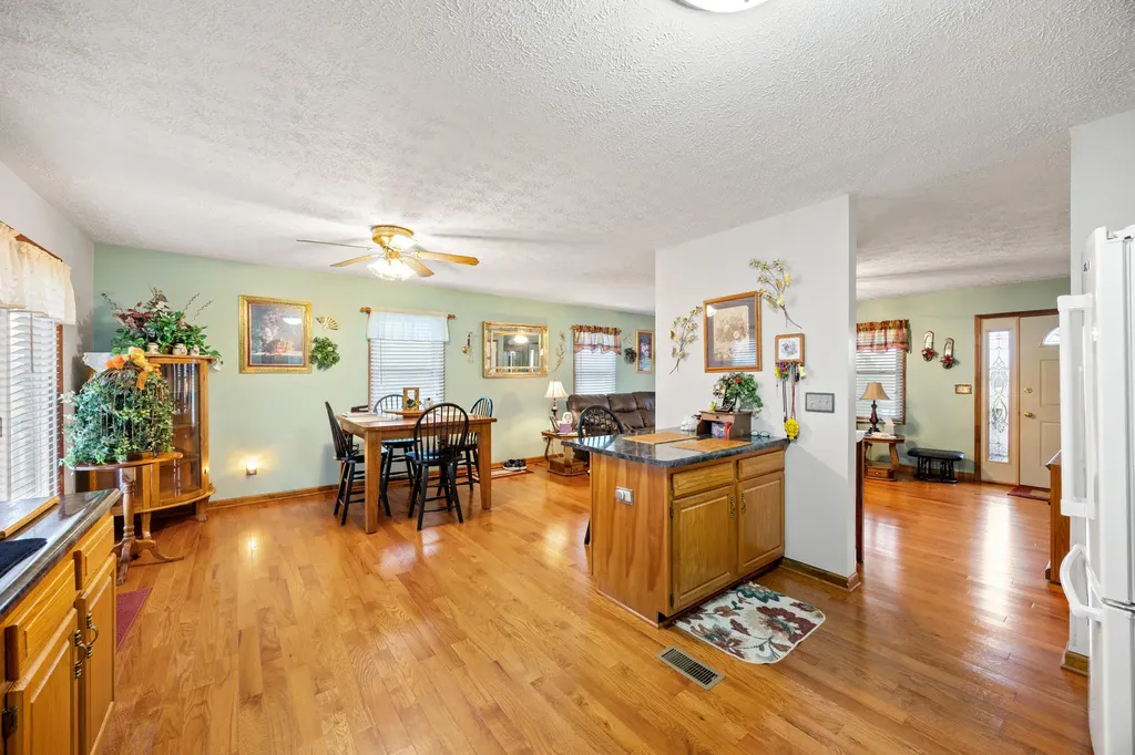1518 Oakland Lane Harrodsburg KY 40330