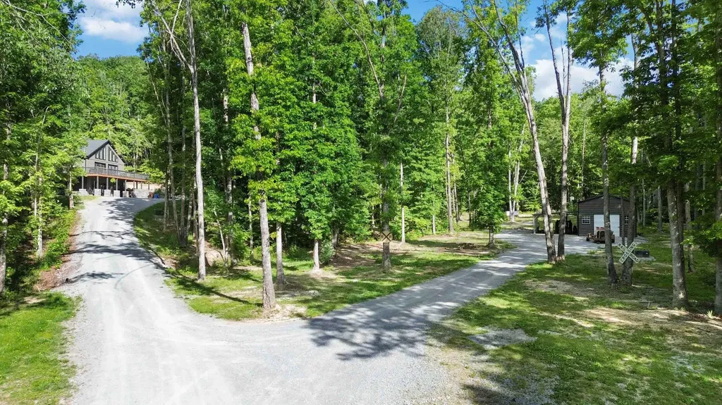 2074 Harris Creek Road Stanford KY 40484