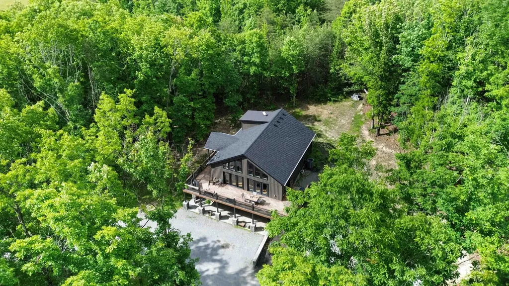 2074 Harris Creek Road Stanford KY 40484