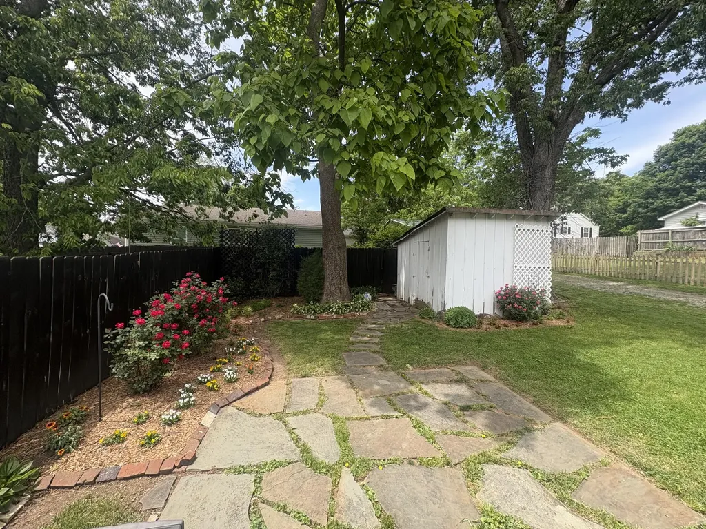 129 S Gratz Street Midway KY 40347