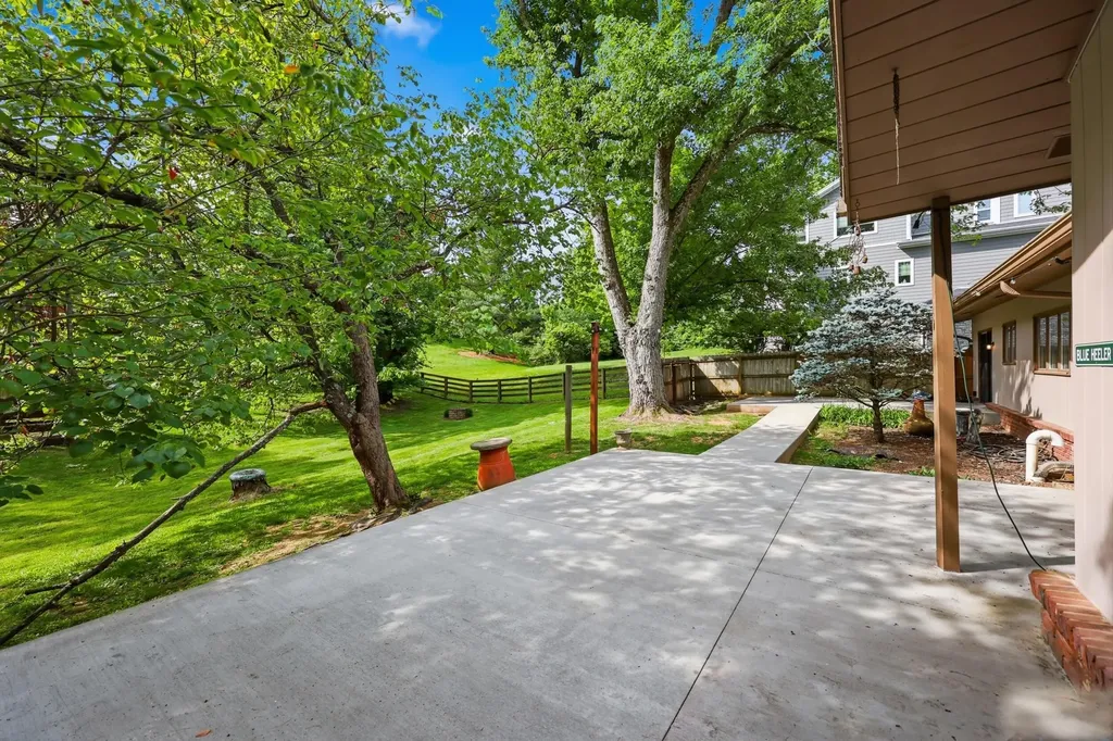137 Randolph Road Frankfort KY 40601