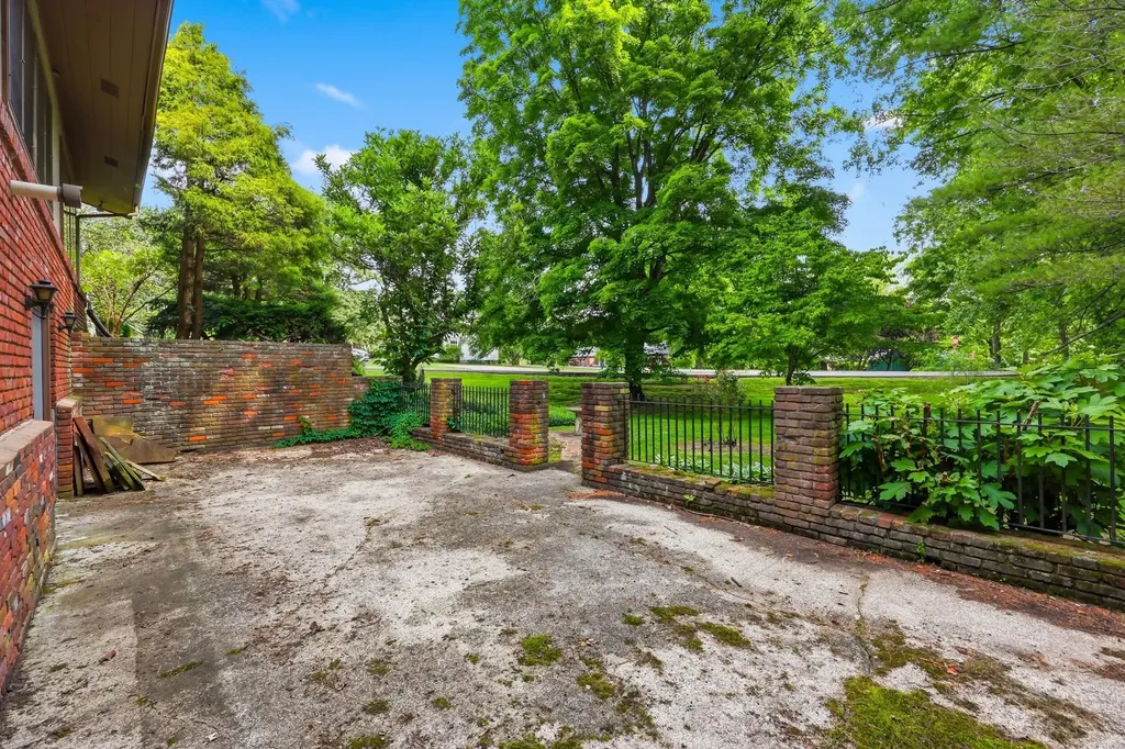 137 Randolph Road Frankfort KY 40601