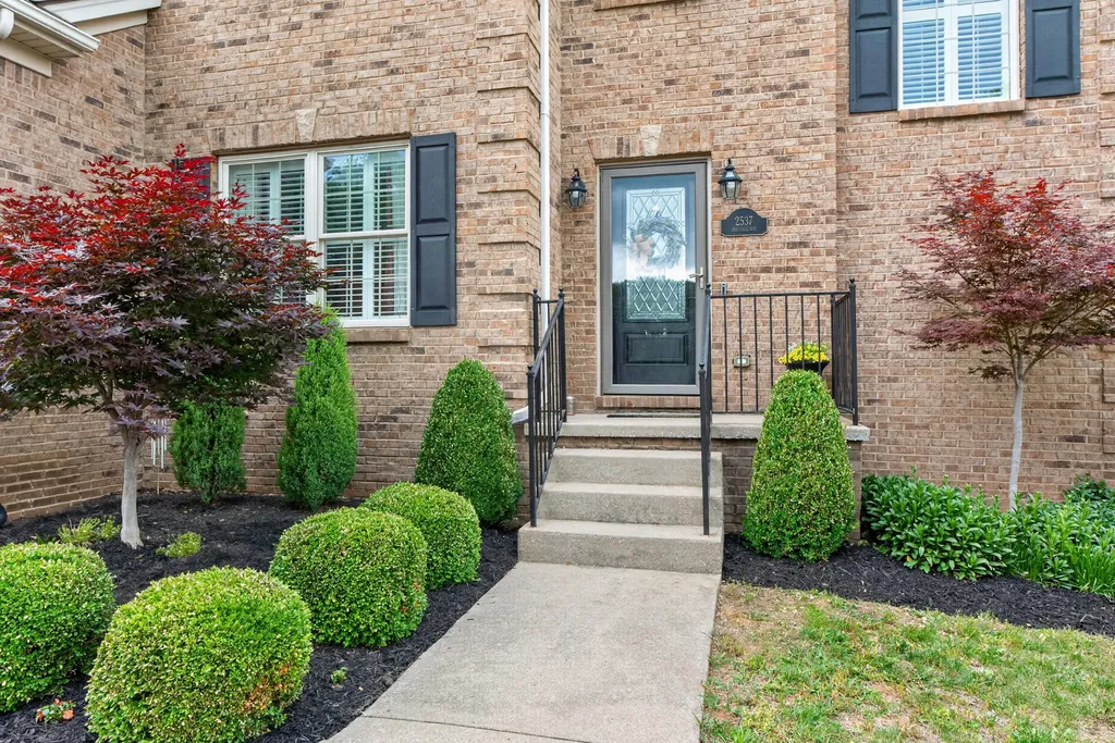 2537 Dressage Way Lexington KY 40504
