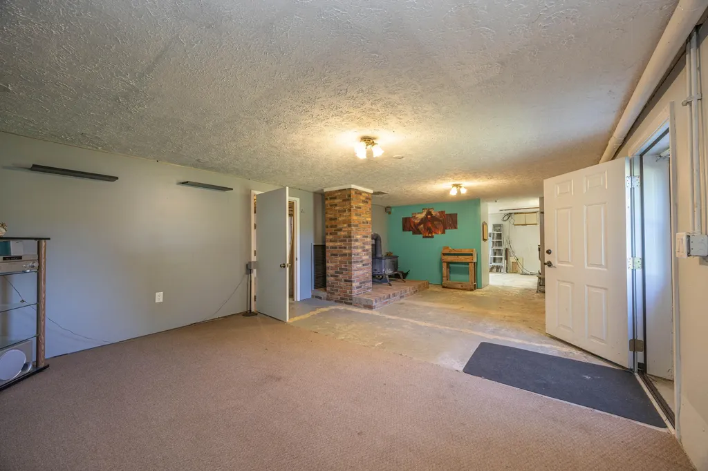 2335 Liberty Road Crab Orchard KY 40419