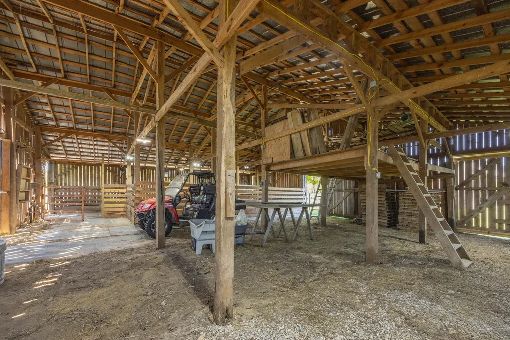 2335 Liberty Road Crab Orchard KY 40419