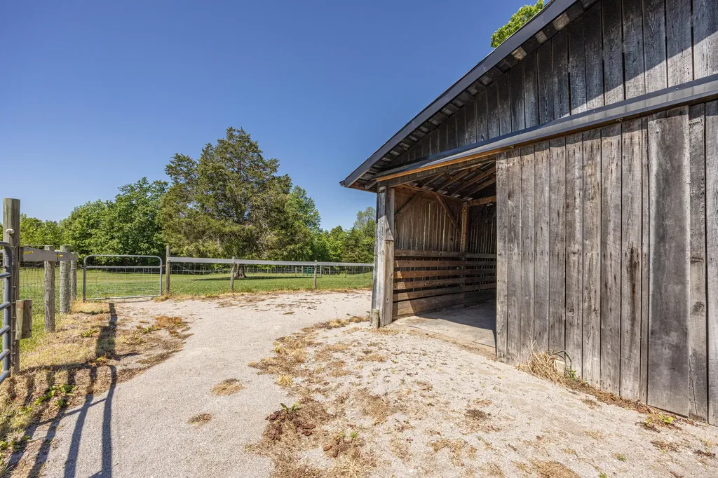 2335 Liberty Road Crab Orchard KY 40419
