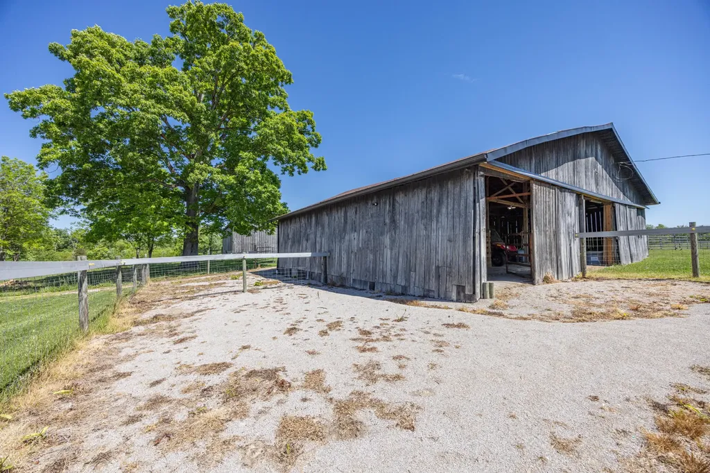 2335 Liberty Road Crab Orchard KY 40419