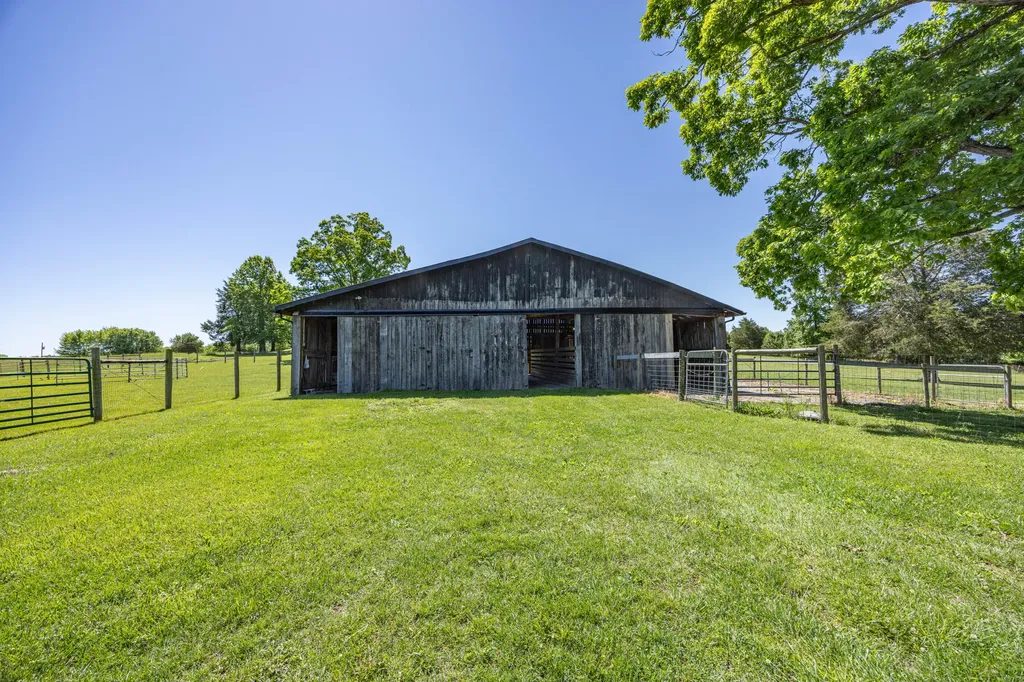 2335 Liberty Road Crab Orchard KY 40419