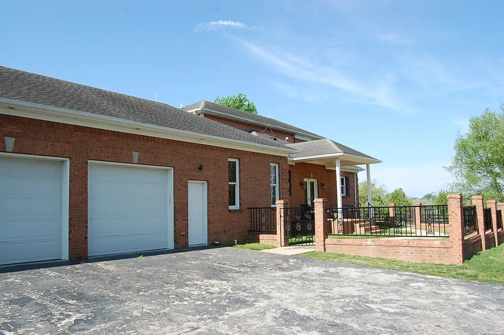 2525 Clintonville Road Paris KY 40361