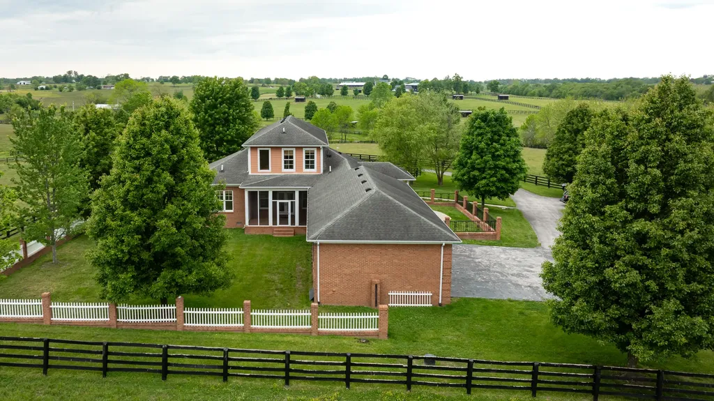 2525 Clintonville Road Paris KY 40361