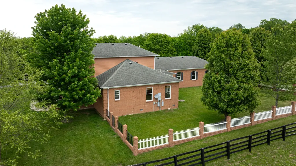 2525 Clintonville Road Paris KY 40361