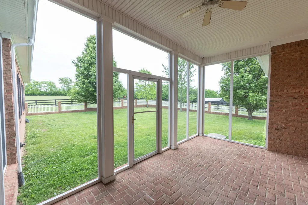 2525 Clintonville Road Paris KY 40361