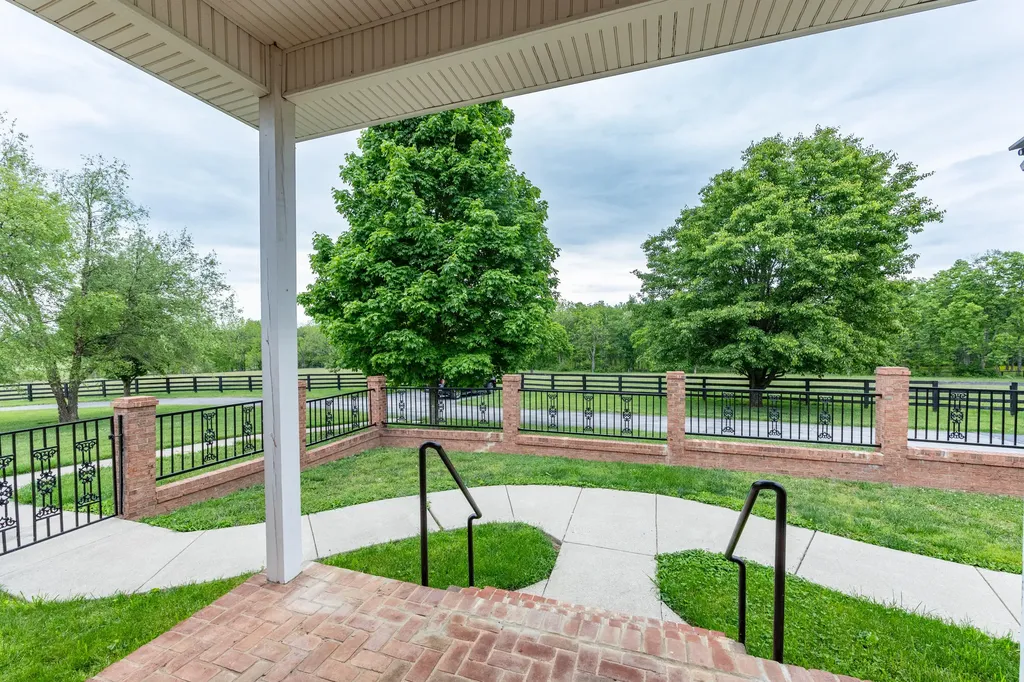 2525 Clintonville Road Paris KY 40361