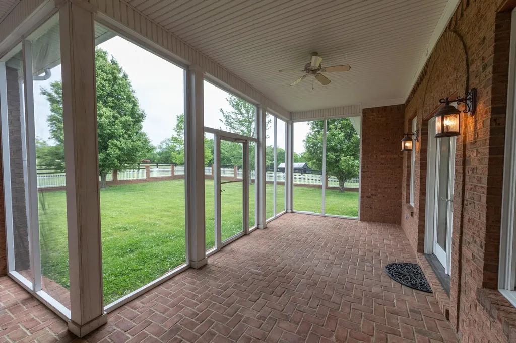2525 Clintonville Road Paris KY 40361