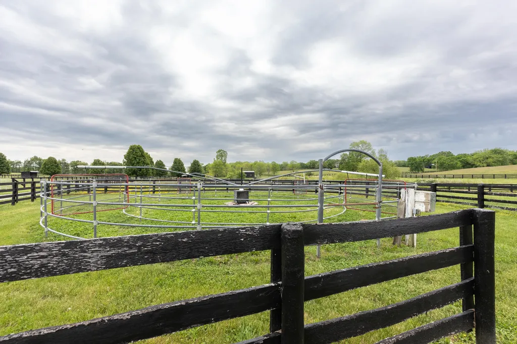 2525 Clintonville Road Paris KY 40361