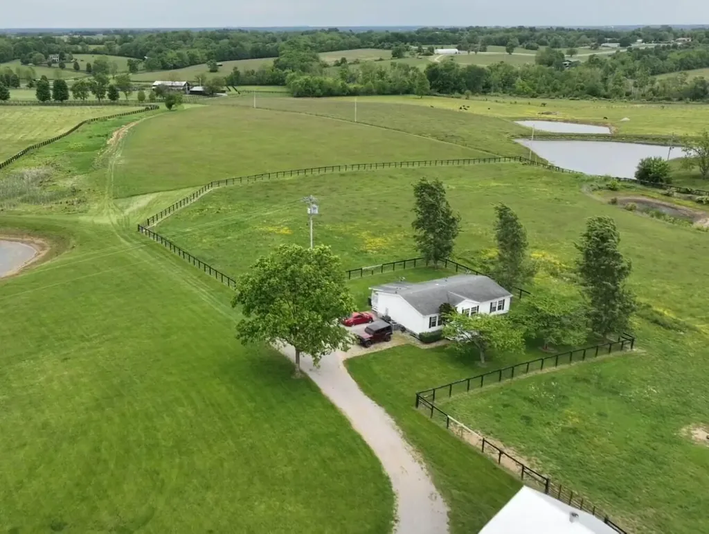 2525 Clintonville Road Paris KY 40361