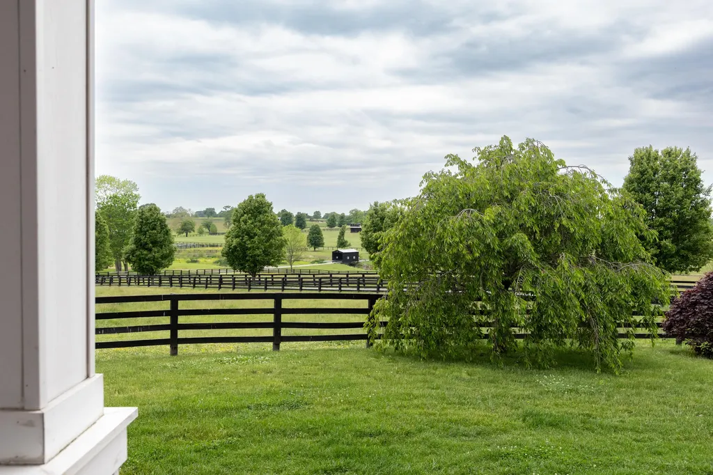 2525 Clintonville Road Paris KY 40361