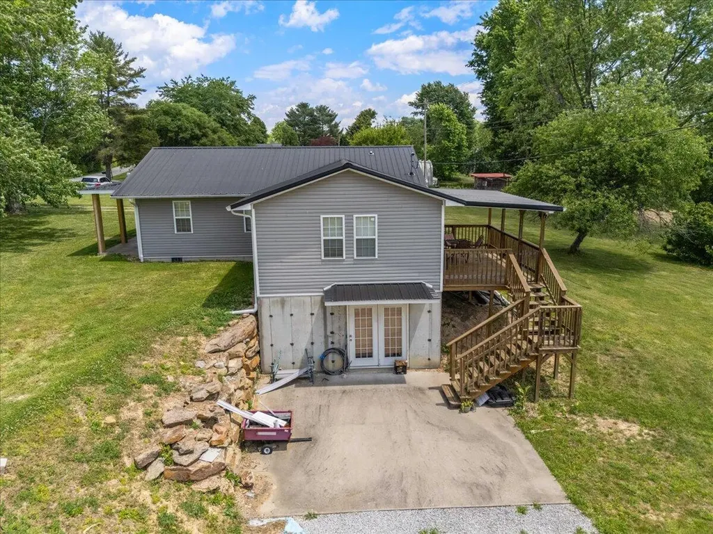 181 Little Arthur Ridge Road East Bernstadt KY 40729