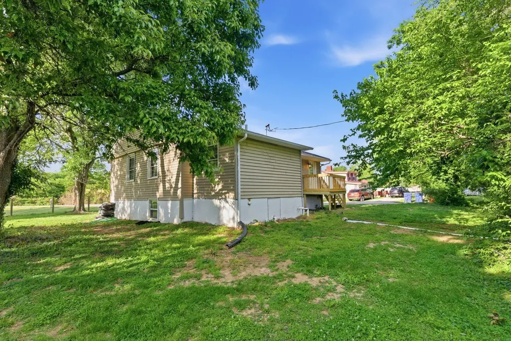 1690 Menelaus Road Berea KY 40403