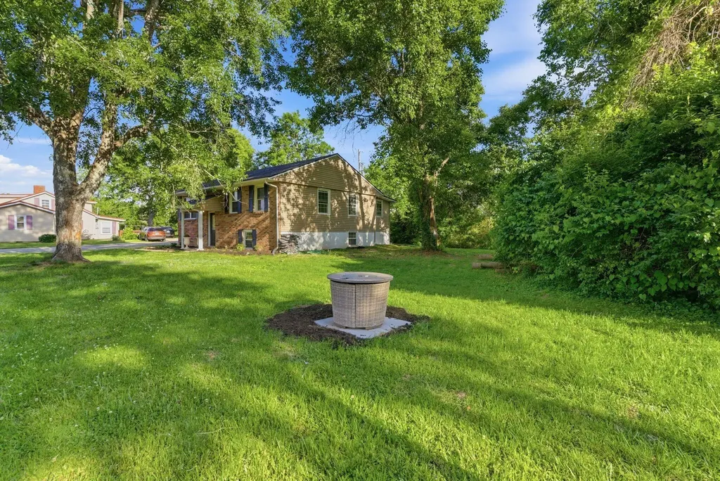 1690 Menelaus Road Berea KY 40403