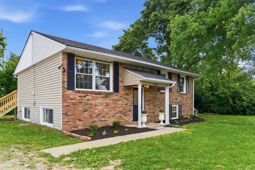 1690 Menelaus Road Berea KY 40403