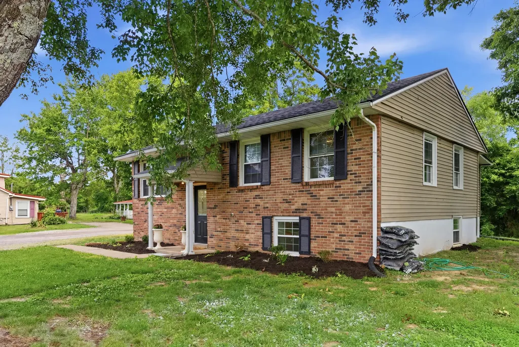 1690 Menelaus Road Berea KY 40403