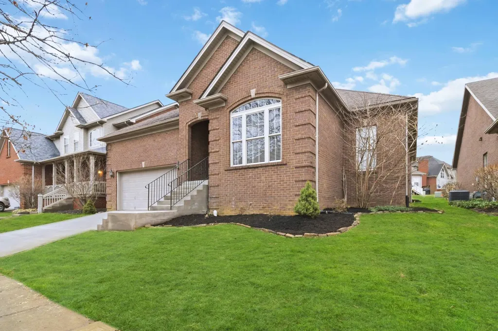 824 Livania Lane Lexington KY 40509