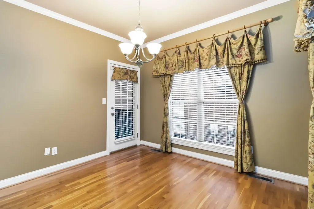 824 Livania Lane Lexington KY 40509
