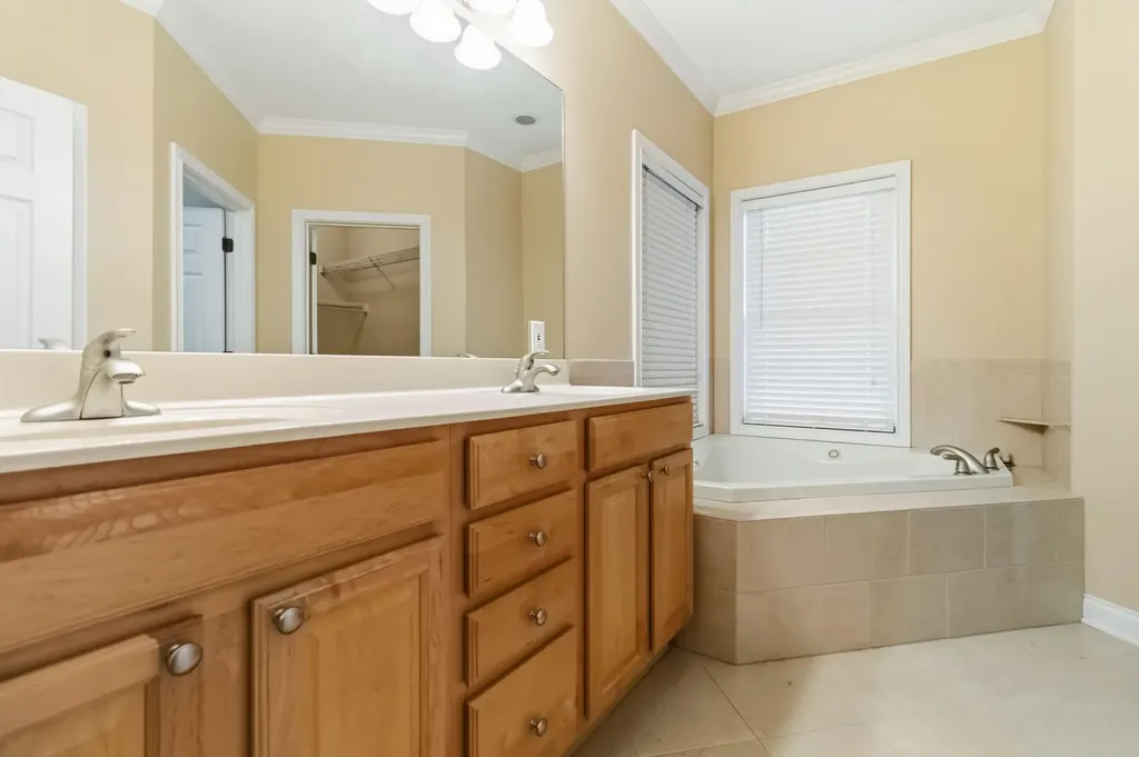 824 Livania Lane Lexington KY 40509