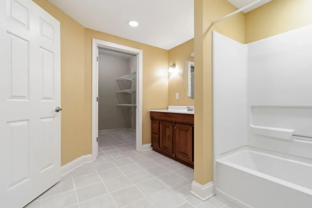 824 Livania Lane Lexington KY 40509