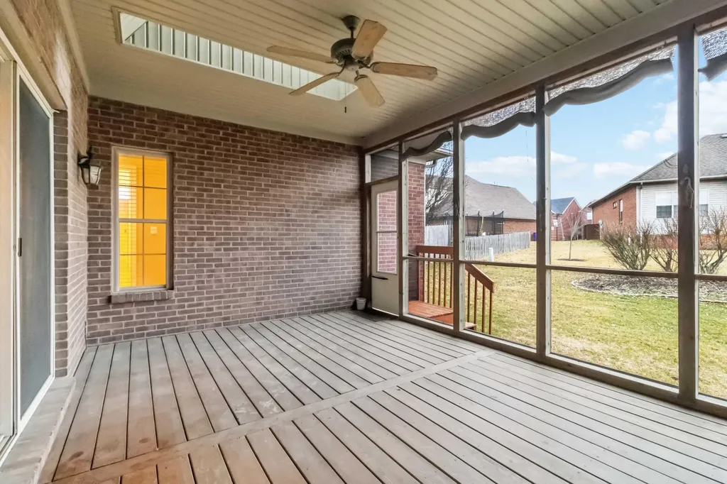 824 Livania Lane Lexington KY 40509