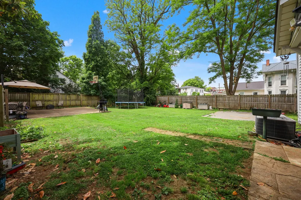 222 E Lexington Street Harrodsburg KY 40330