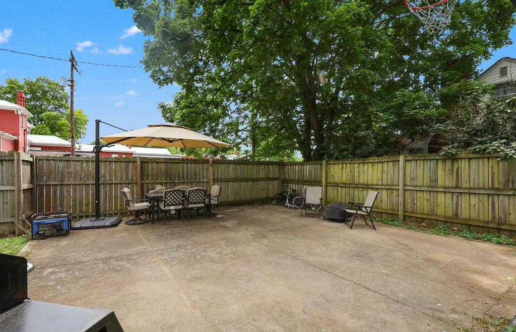 222 E Lexington Street Harrodsburg KY 40330