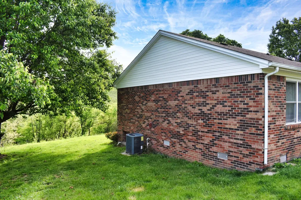287 Logan Lick Road Winchester KY 40391