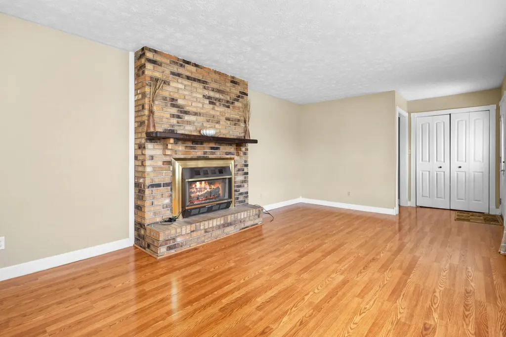 2015 Old Whitley Road London KY 40744